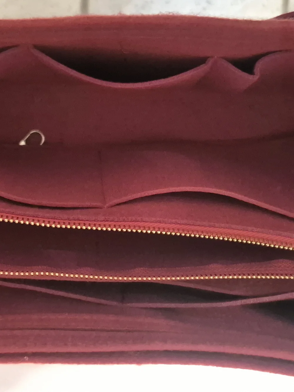 Internal organizer for tote bags